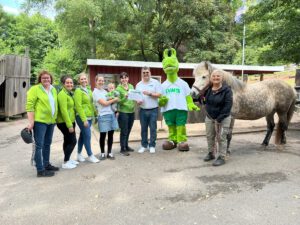 LVM Versicherung übergibt Spende an Neunkircher Zoo