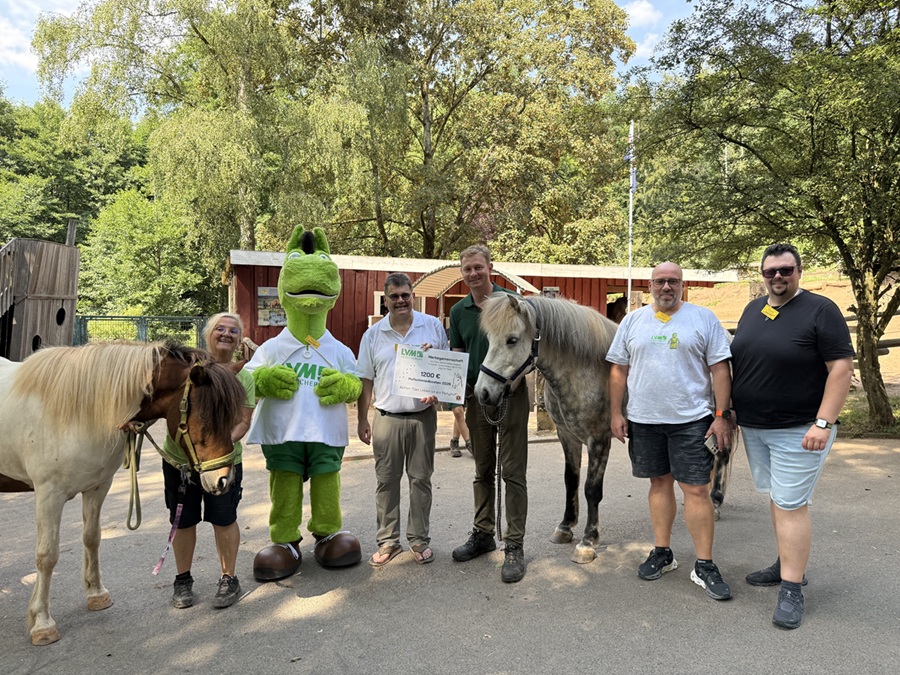 Du betrachtest gerade Pferdestarke Unterstützung – LVM Versicherung engagiert sich weiterhin für den Neunkircher Zoo